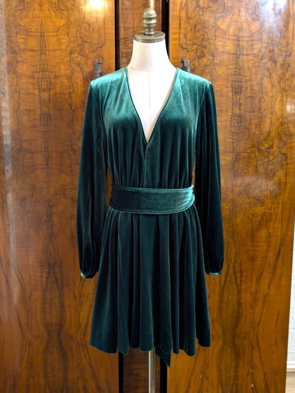 Belle Badgley Mischka Harmony Green Velvet Mini Dress 10 Romantic Holiday